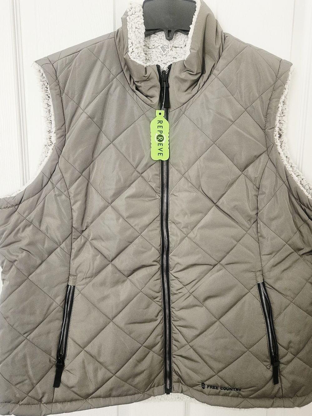 Free Country Women's Reversible Quilted Sherpa-Lined Vest - Light Hunter Green - Picture 3 of 7